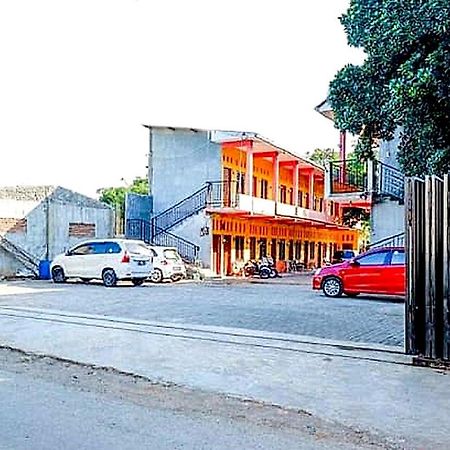 OYO 91476 Srikaya Hotel 3 Pekalongan Bagian luar foto