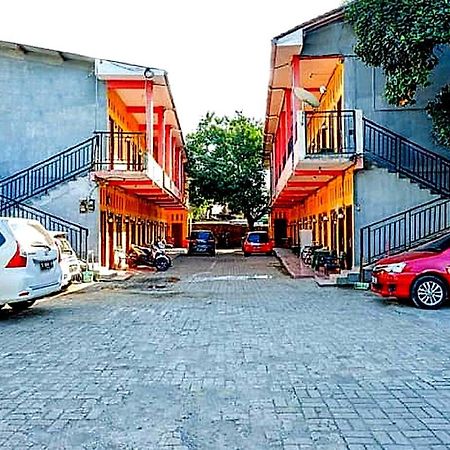 OYO 91476 Srikaya Hotel 3 Pekalongan Bagian luar foto
