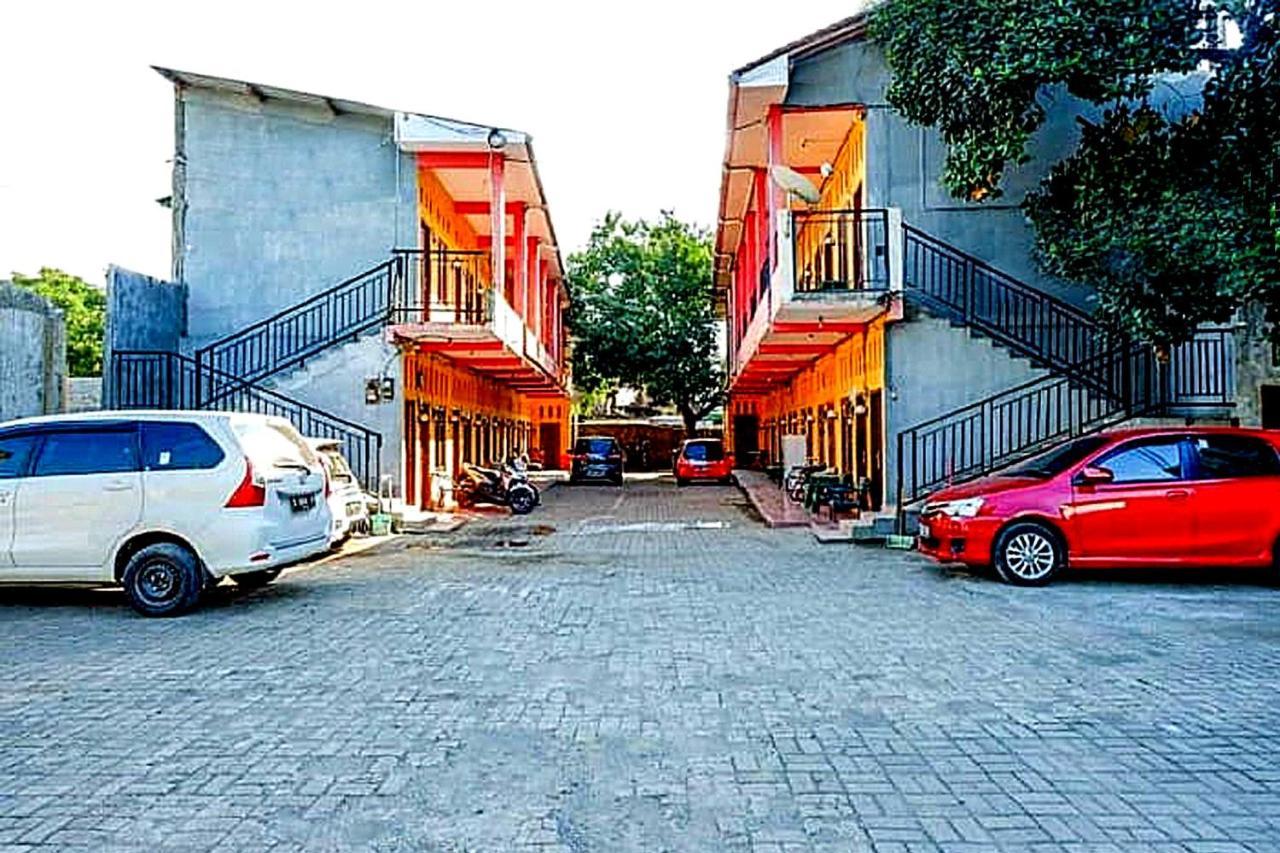 OYO 91476 Srikaya Hotel 3 Pekalongan Bagian luar foto