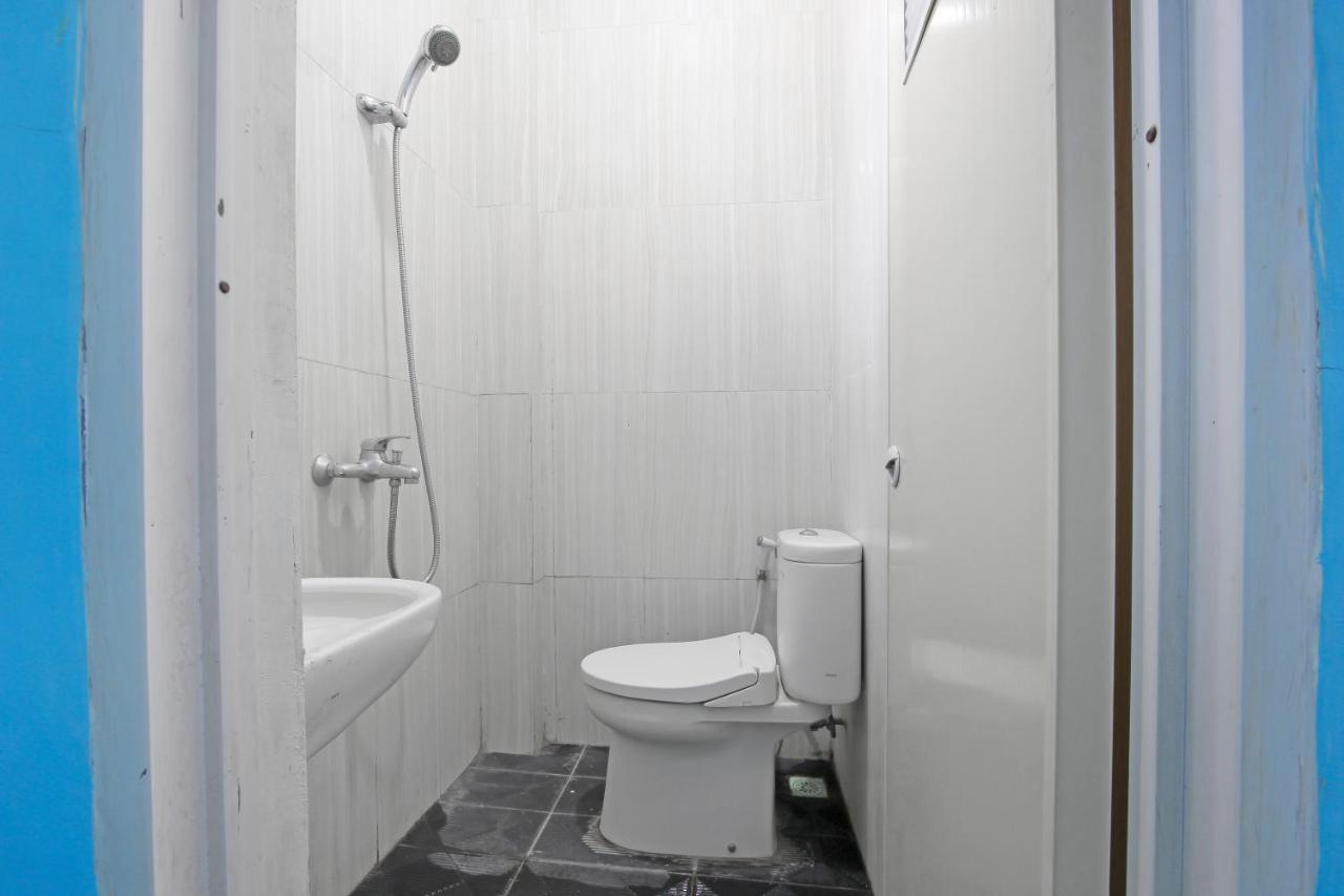OYO 91476 Srikaya Hotel 3 Pekalongan Bagian luar foto
